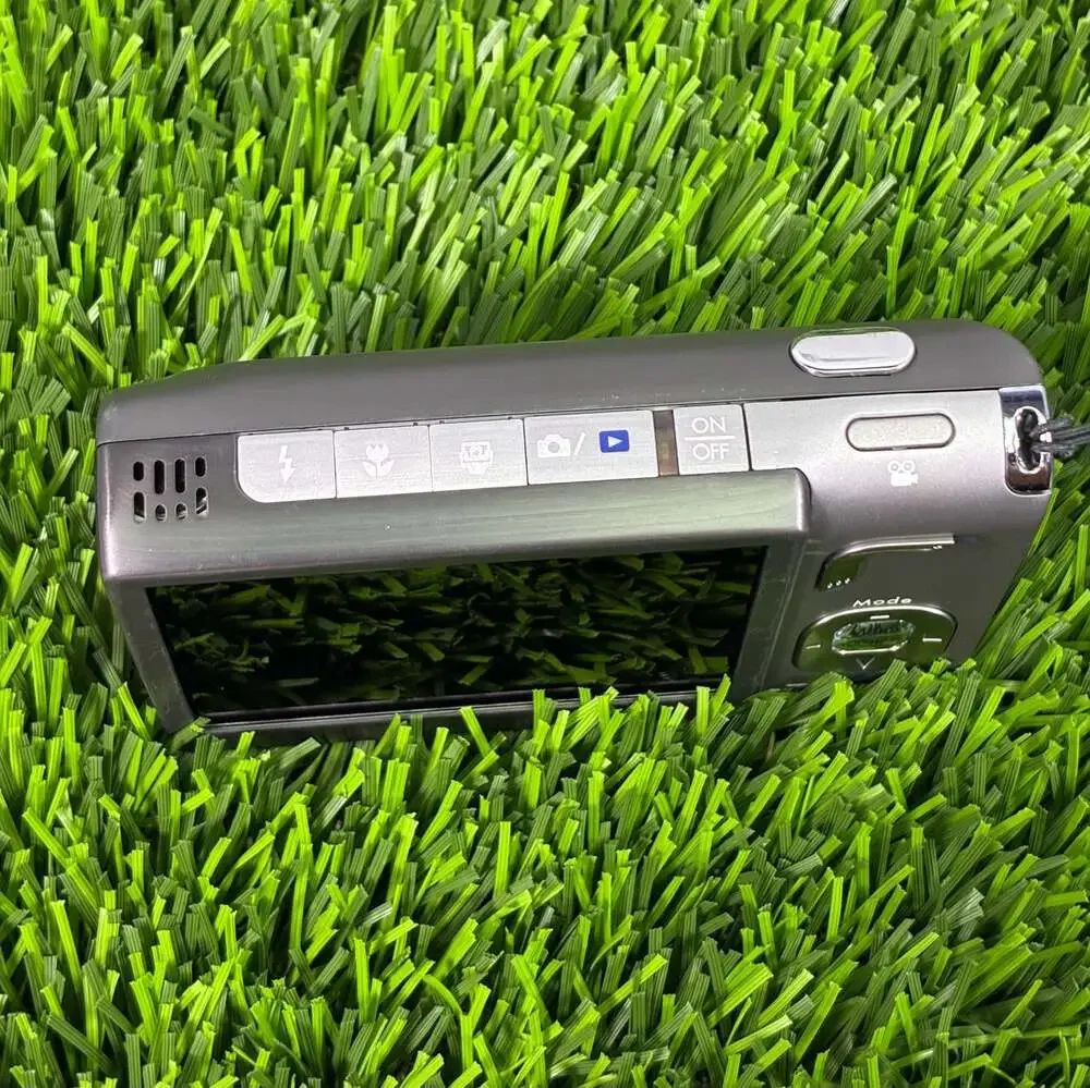 HP Photosmart R967 10MP Digital Camera with Kastar Battery/Charger and 256MB SD